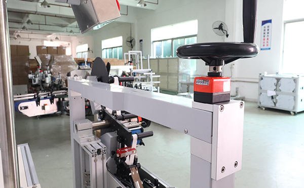 电线对折贴标机,对折贴标机,贴标机厂家,佼佼者