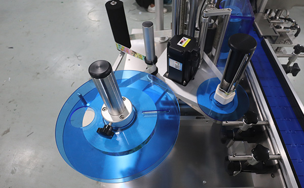 全自动圆瓶贴标机,贴标机设备,贴标机,佼佼者