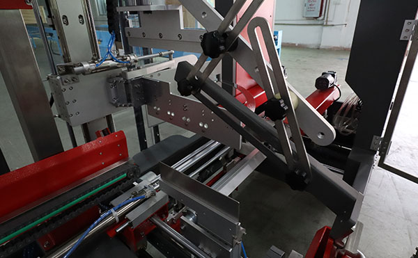 角边全自动封箱机,全自动封箱机,封箱机,佼佼者自动化包装机生产厂家