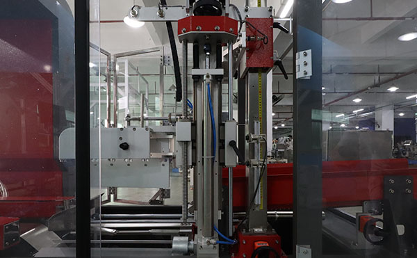 侧封式封箱机,侧封式封箱设备,封箱机