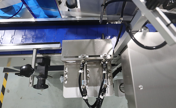 全自动圆瓶贴标机,圆瓶贴标机设备,圆瓶贴标机