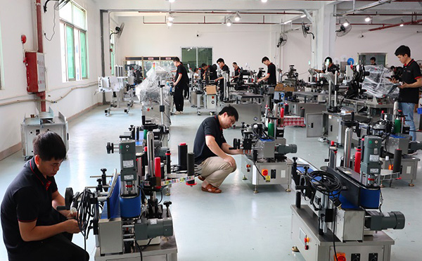 全自动卷膜贴标机,全自动贴标机,全自动贴标机生产厂家